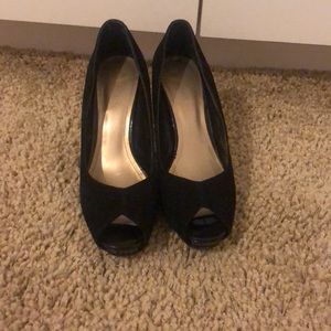 Suede peep toe pumps